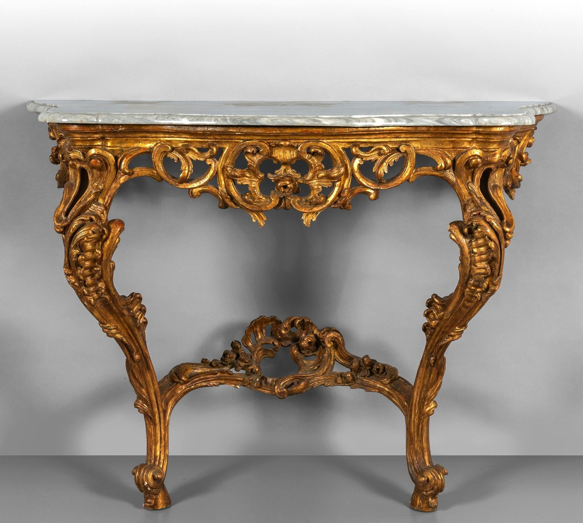 Console en bois sculpté et doré, Italie, époque Barocchetto, milieu du XVIIIe siècle
