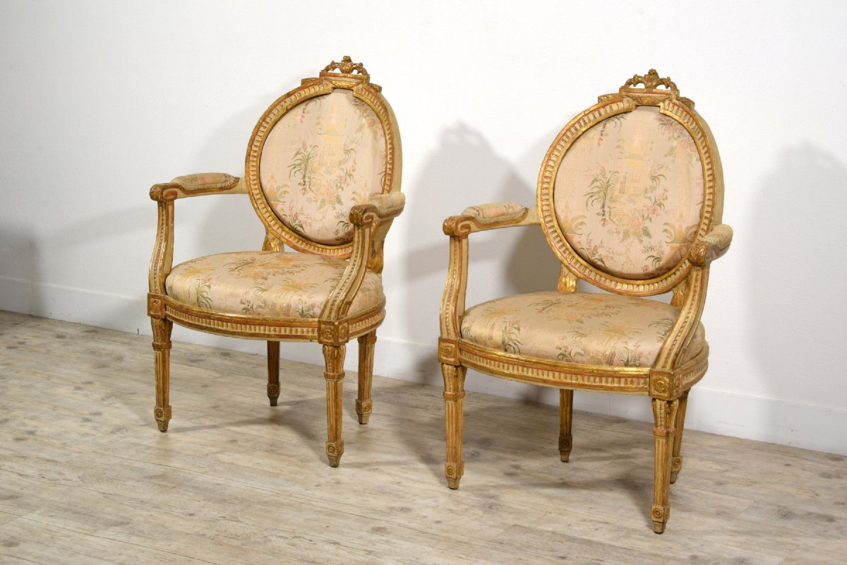 Paire de fauteuils néoclassiques en bois sculpté, laqué et doré, Italie, fin du XVIIIe siècle-photo-2
