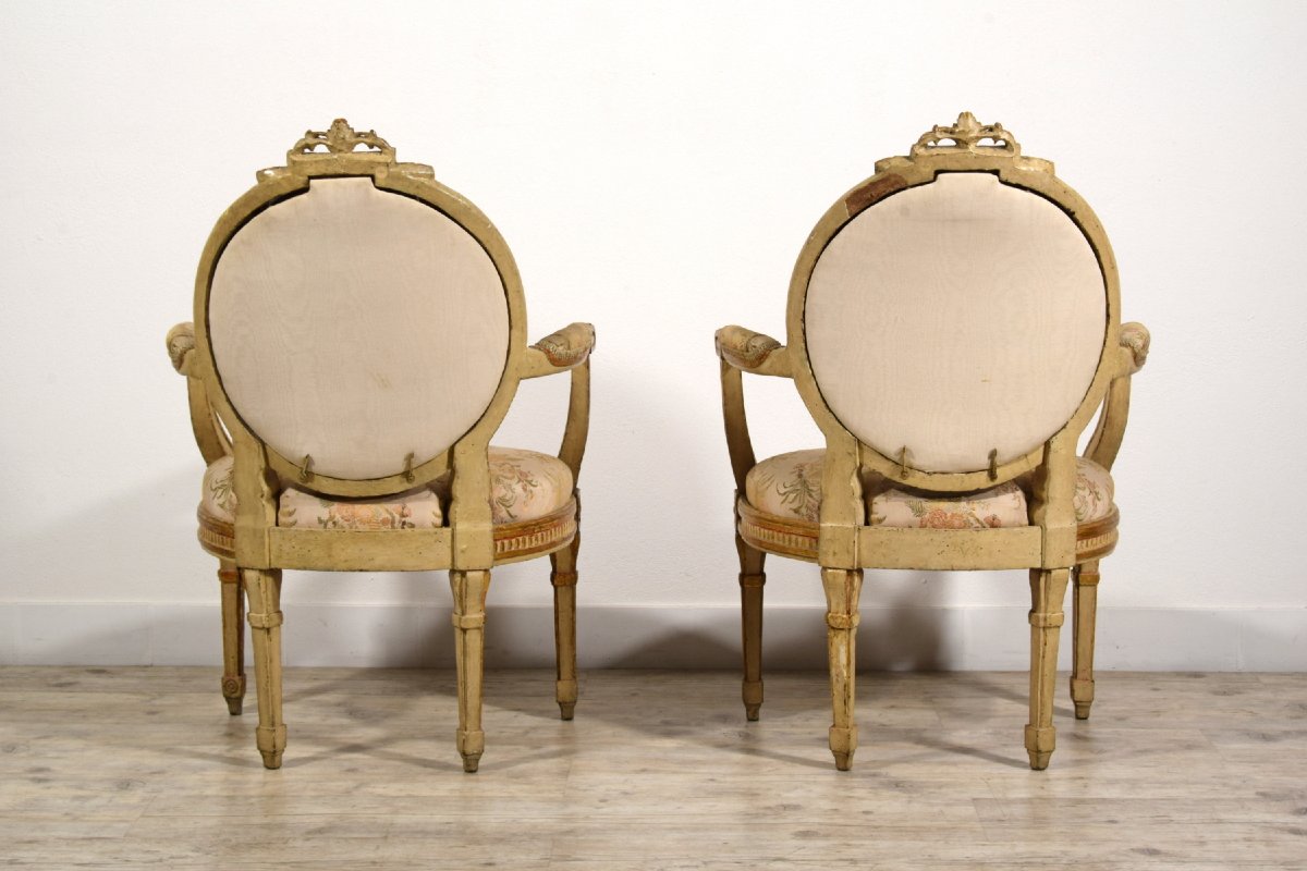 Paire de fauteuils néoclassiques en bois sculpté, laqué et doré, Italie, fin du XVIIIe siècle-photo-4