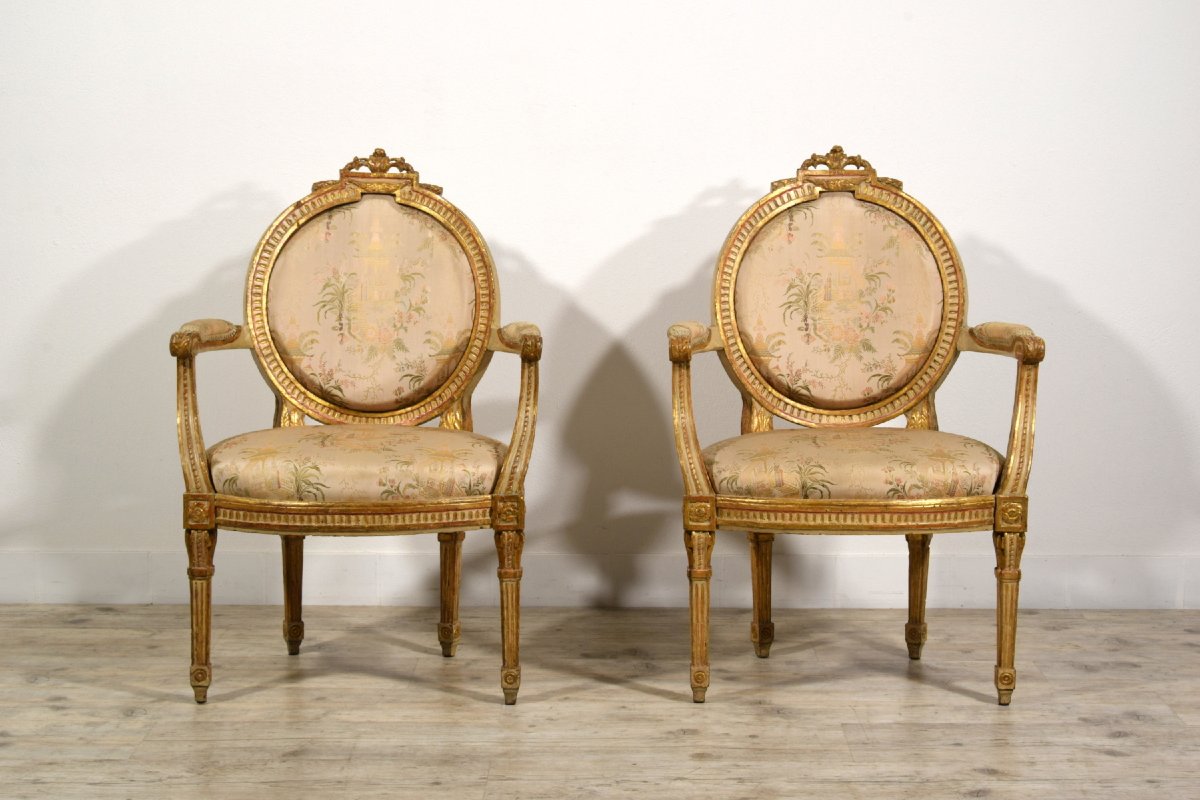 Paire de fauteuils néoclassiques en bois sculpté, laqué et doré, Italie, fin du XVIIIe siècle-photo-7