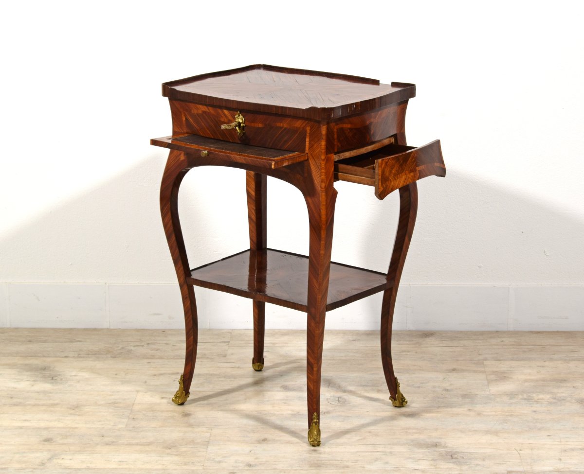 Table de centre en bois plaqué, Gênes, époque Barocchetto, milieu du XVIIIe siècle