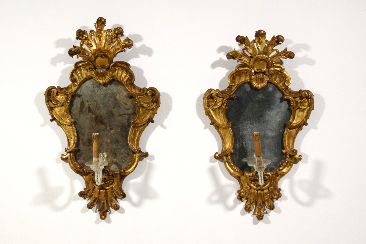Paire de miroirs baroques en bois sculpté et doré, Italie, XVIIIe siècle