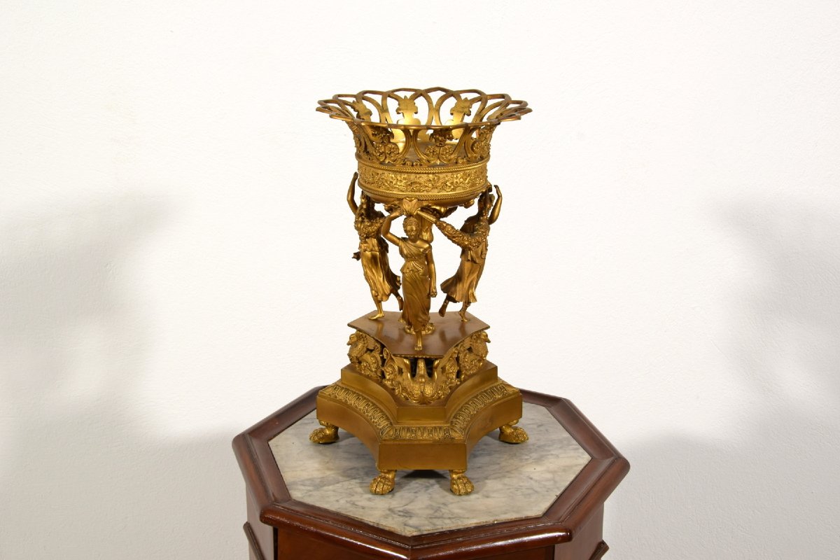 Centre Table en bronze ciselé et doré, France époque Empire début du XIXe siècle-photo-4