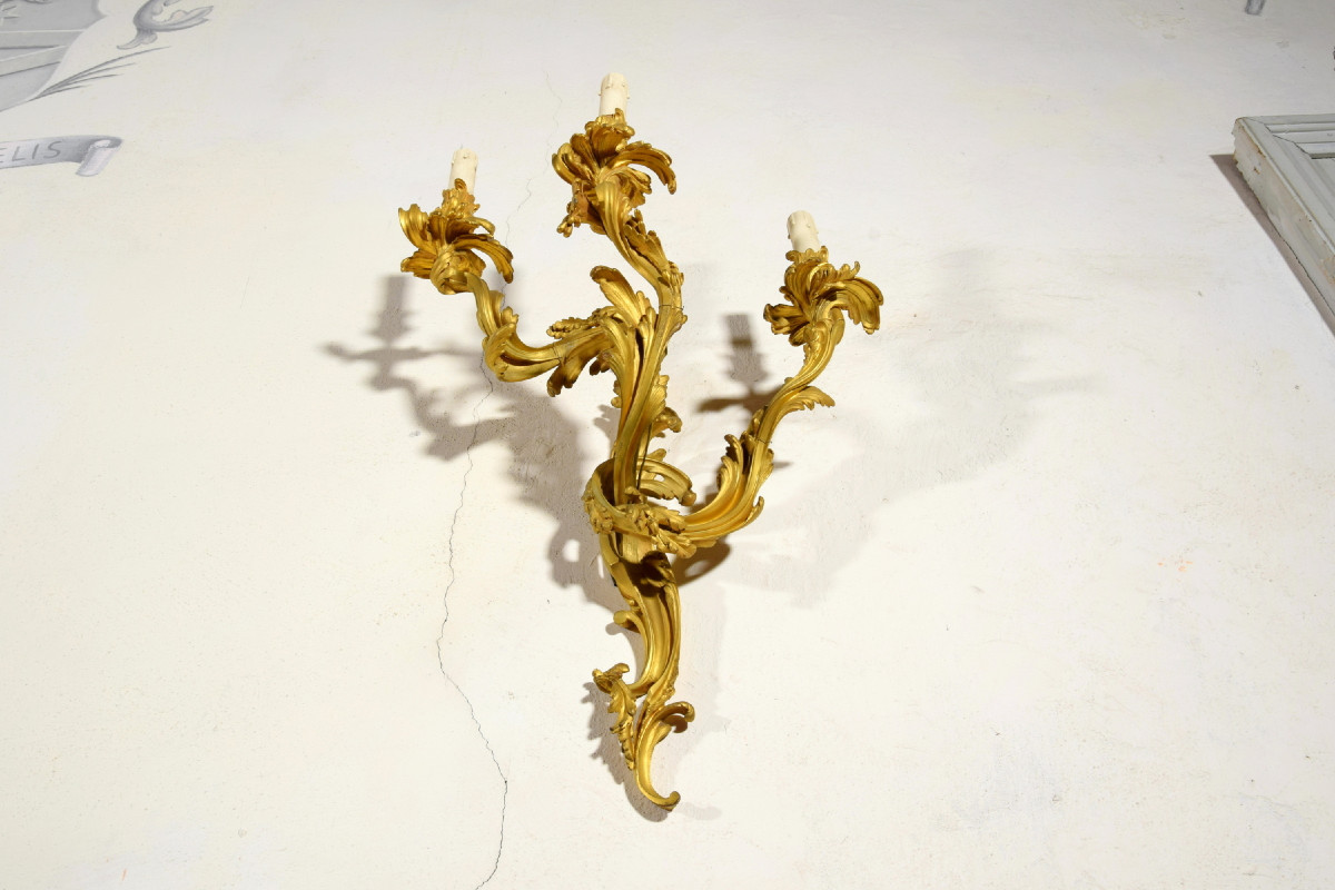 Paire d’appliques françaises en bronze doré à trois lumières, style Louis XV, Xixe siècle-photo-1