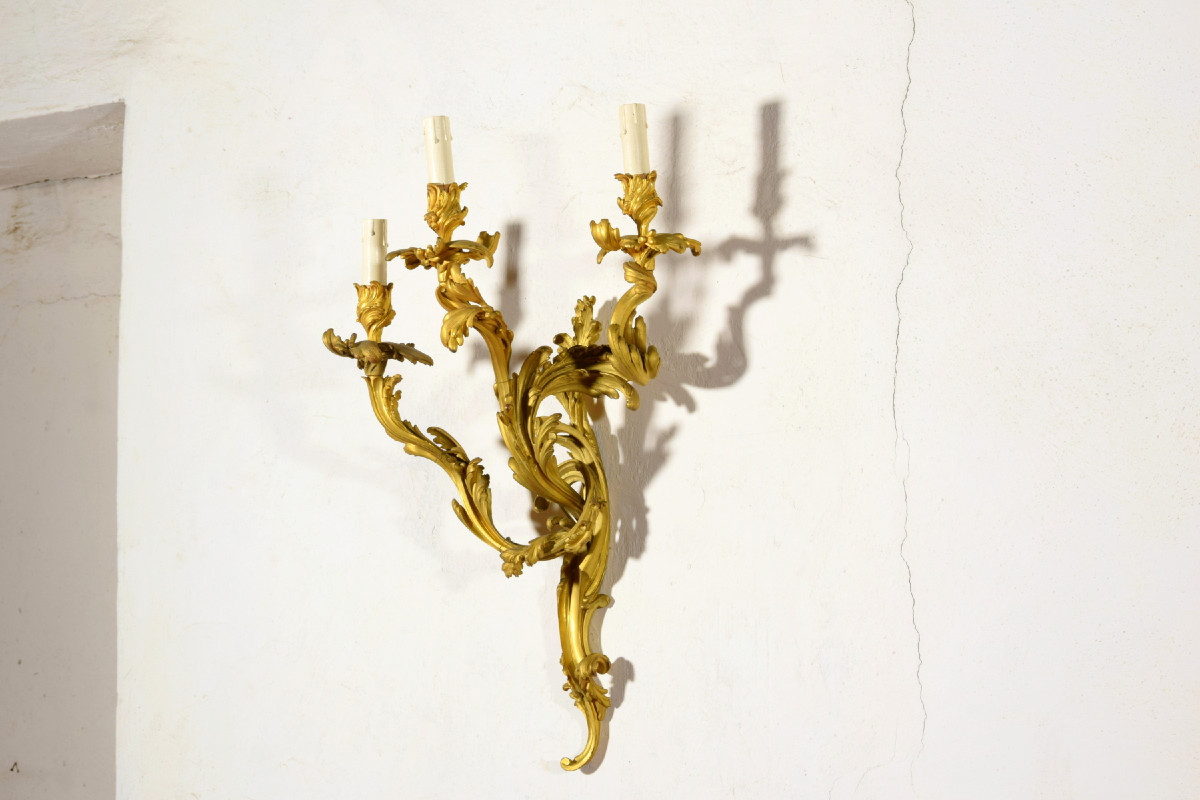 Paire d’appliques françaises en bronze doré à trois lumières, style Louis XV, Xixe siècle-photo-4