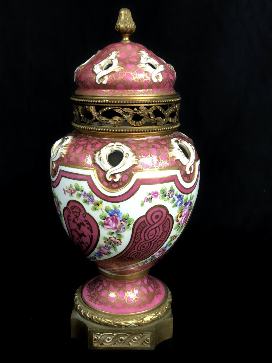 Brûleurs De Parfums En Porcelaine Polychrome, Décors Et Base En Bronze Doré, France XIX Siècle-photo-2