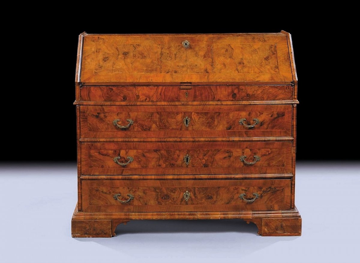 18th Century, Italian Walnut Wood Bureau Chest Of Drawer 