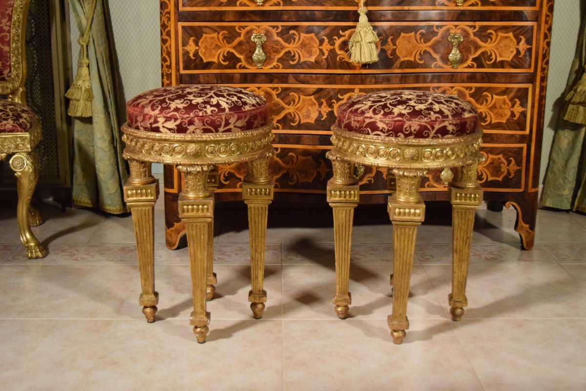 18th Century, Pair Of Italian Neoclassical Carved Giltwood Stools -photo-2