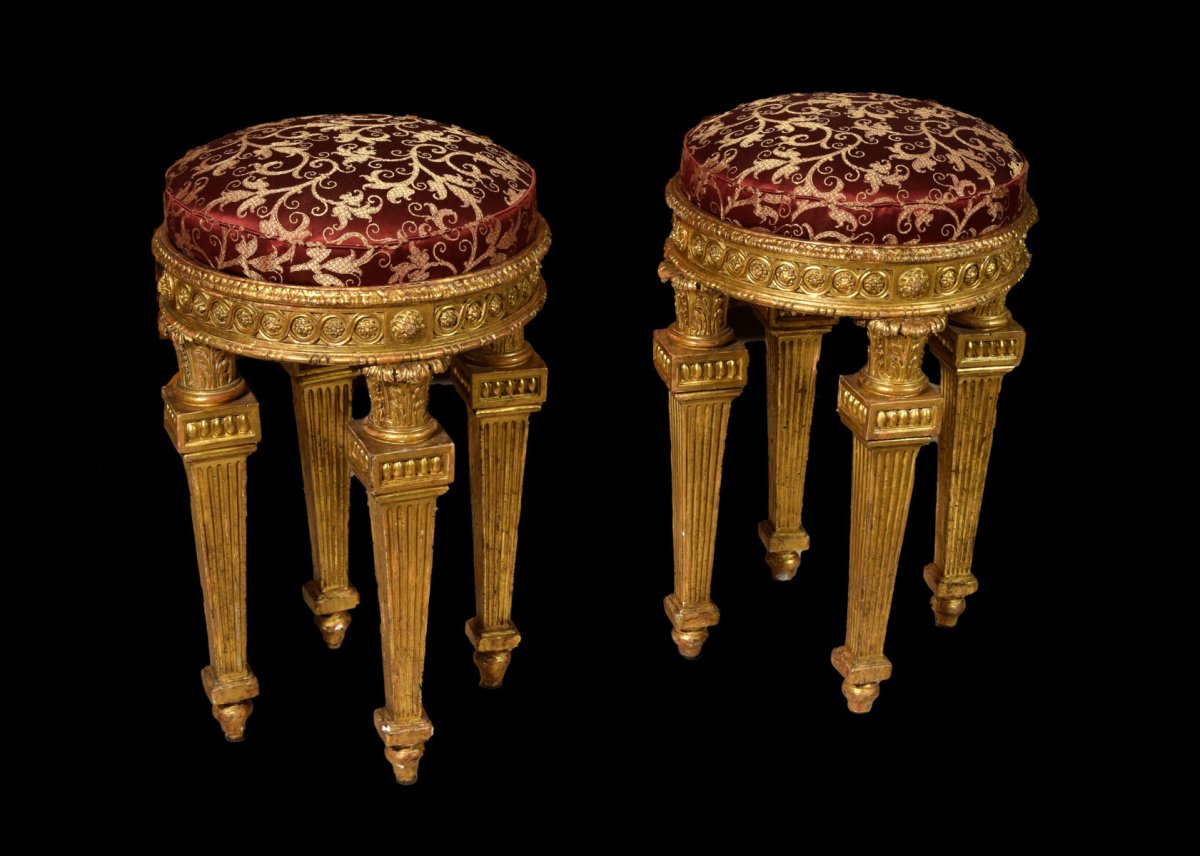 18th Century, Pair Of Italian Neoclassical Carved Giltwood Stools 