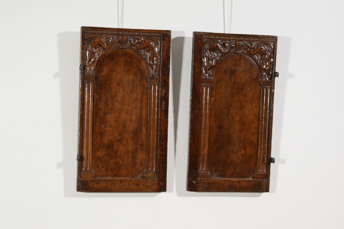 Pair Of Small Carved Walnut Doors, 16th Century, Central Italy-photo-2