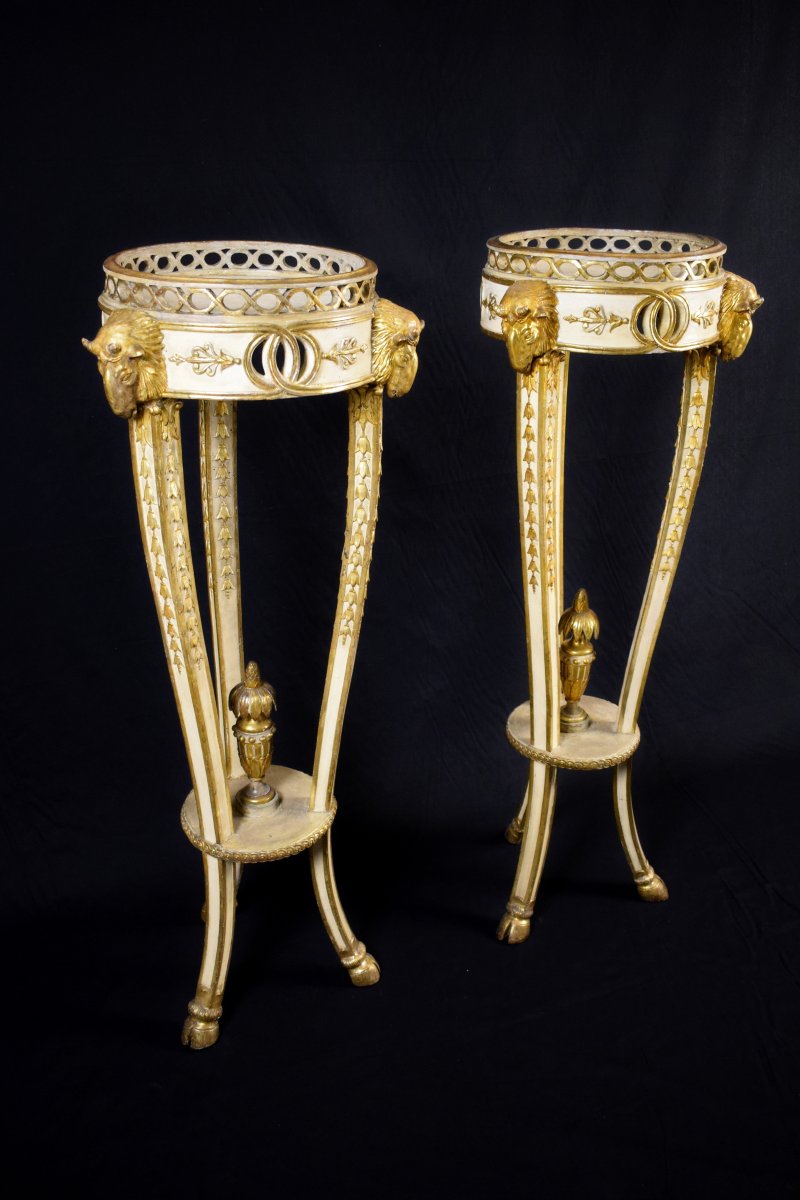 18th Century, Pair Of Italian Neoclassical Lacquered And Gilt Wood Table Gueridon -photo-2