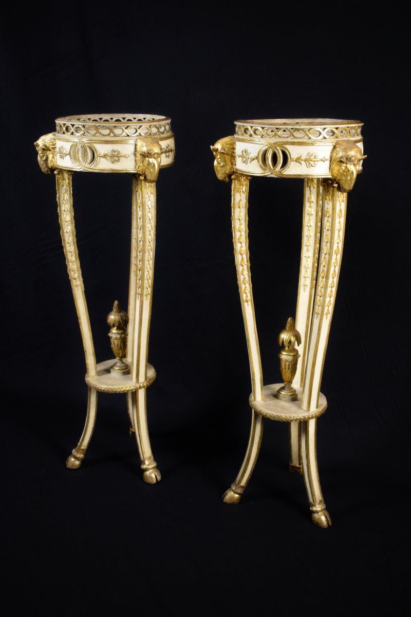 18th Century, Pair Of Italian Neoclassical Lacquered And Gilt Wood Table Gueridon -photo-3