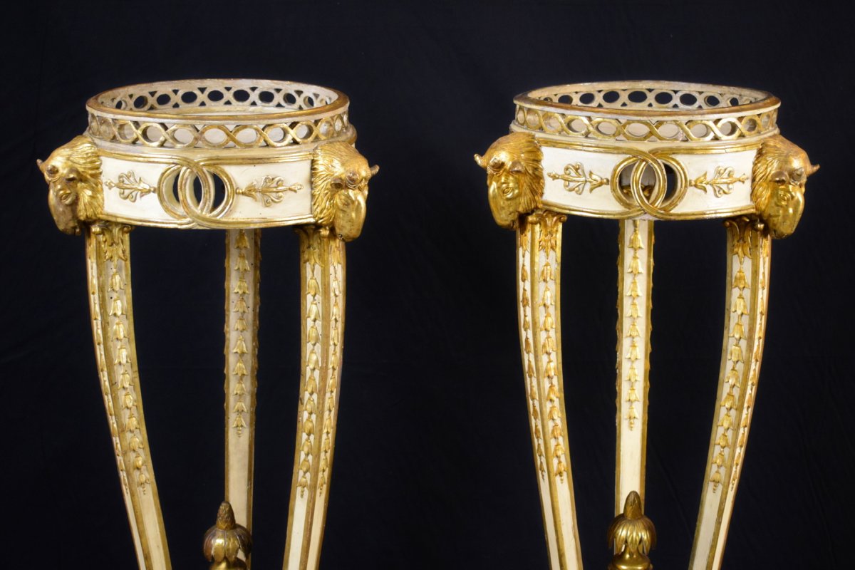 18th Century, Pair Of Italian Neoclassical Lacquered And Gilt Wood Table Gueridon -photo-1