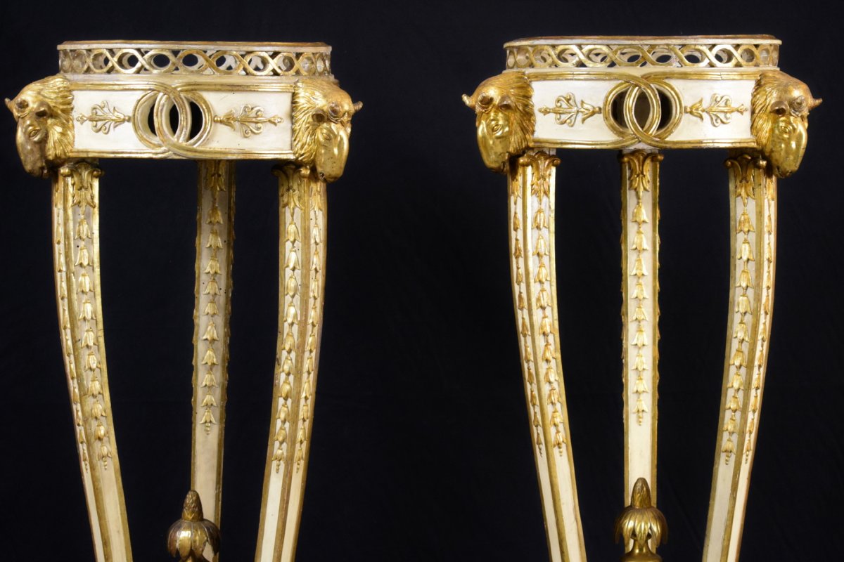 18th Century, Pair Of Italian Neoclassical Lacquered And Gilt Wood Table Gueridon -photo-2