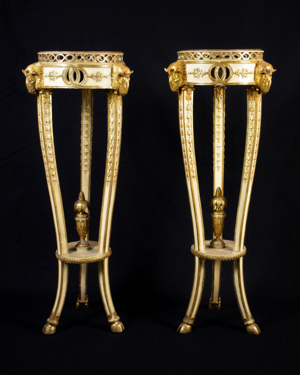 18th Century, Pair Of Italian Neoclassical Lacquered And Gilt Wood Table Gueridon 