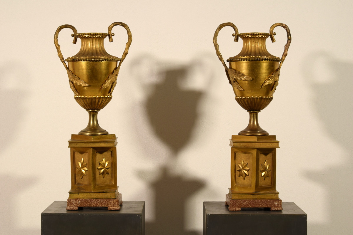 Couple De Grands Vases Néoclassiques En Bronze Doré, Italie XVIII Siècle-photo-2