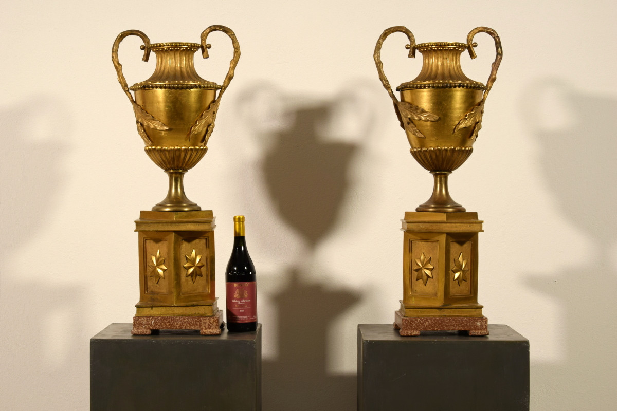 Couple De Grands Vases Néoclassiques En Bronze Doré, Italie XVIII Siècle-photo-1