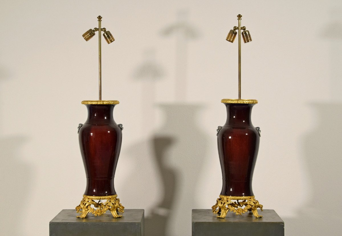  Paire De Lampes Composées De Vase Chinois En Céramique Et Monture En Bronze Doré, France XIXe 