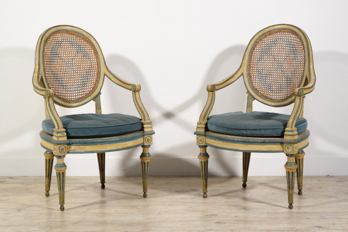 18th Century Pair Of Italian Neoclassical Lacquered Wood Armchairs 