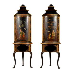 Paire d’encoignure en bois laqué en chinoiserie, Italie, milieu du XVIIIe siècle