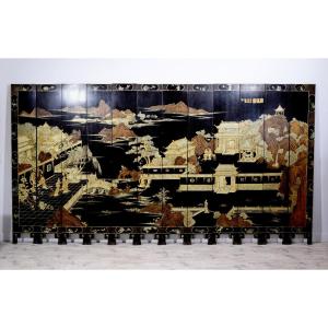  Paravent à douze feuilles en bois laqué noir et décoré à l’or, Chine, XIXe siècle