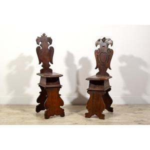  Deux tabourets en noyer, Toscane, début du XVIIIe siècle