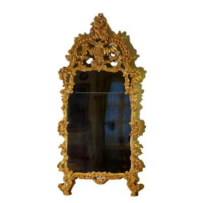 18th Century, Italian Louis XV Hand-carved Giltwood Mirror