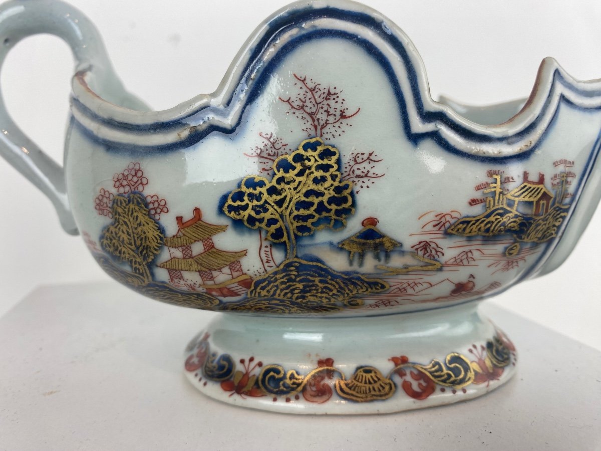 18th Century Chinese Porcelain Sauce Boat.-photo-2
