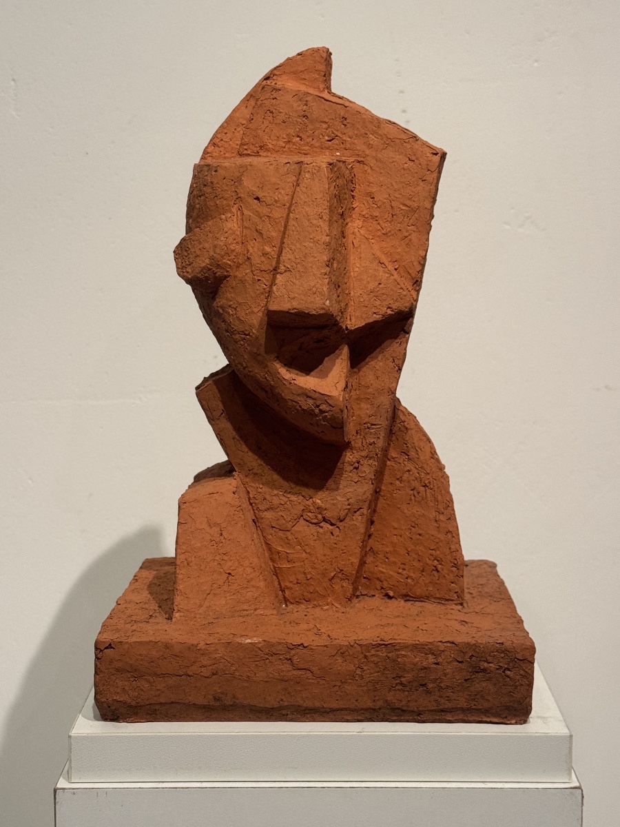 Buste en terre cuite cubiste par Anton Lavinsky.