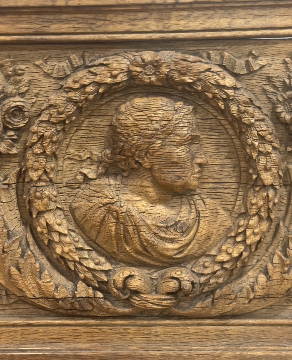 Pendant de dessus de portes en chêne sculpté 17ème.-photo-1