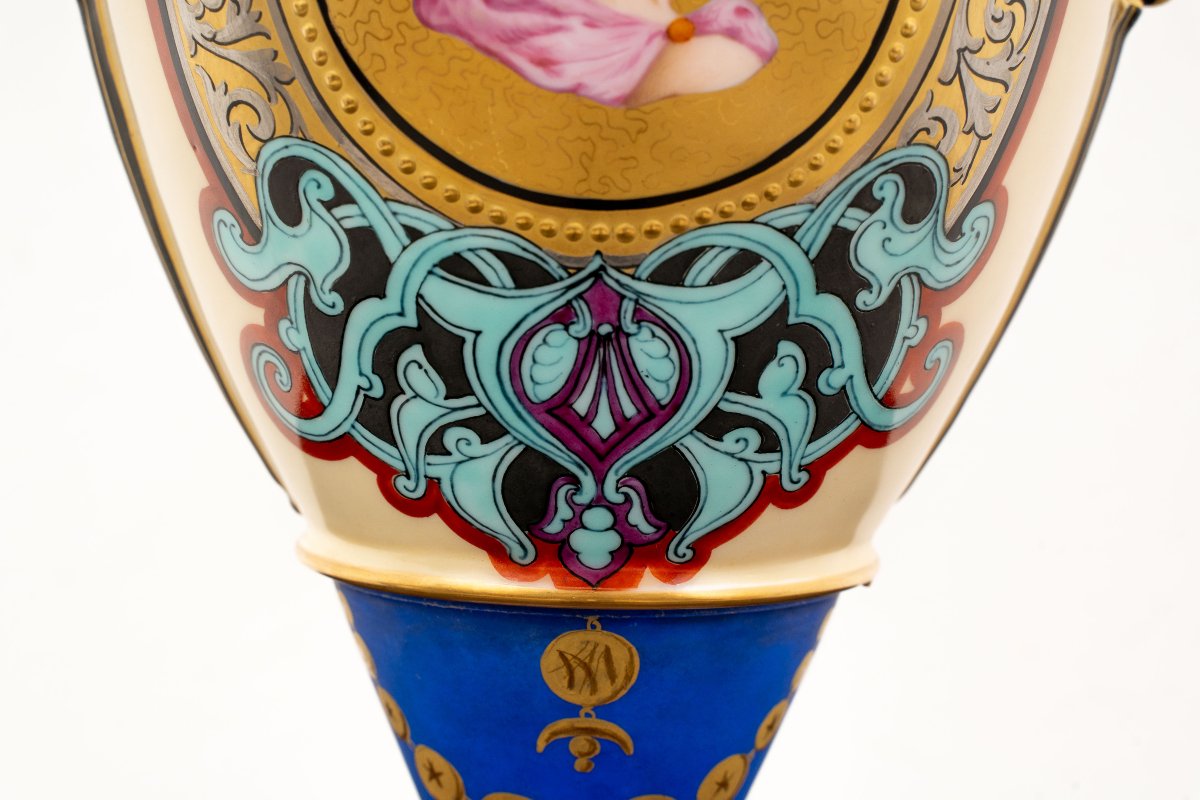 Pair Of French Porcelain Vases With Sphinxes, 19th Century-photo-5