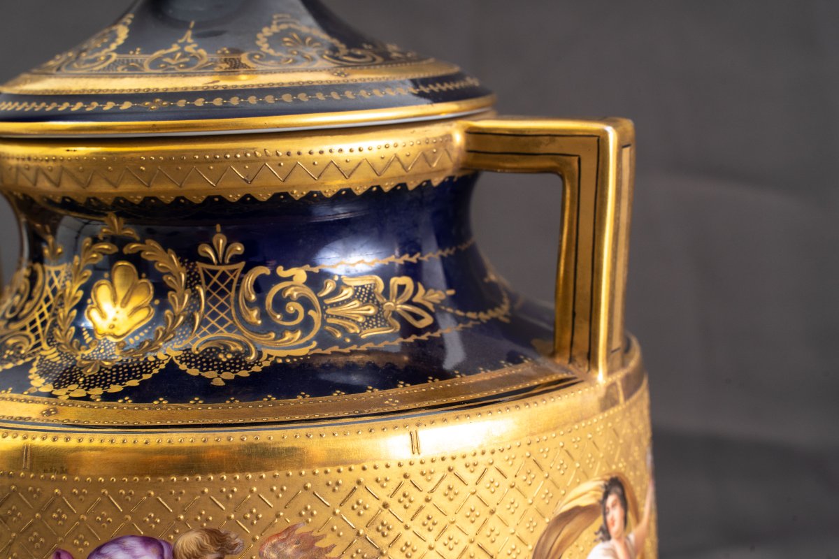 Pair Of Vases From The Imperial Porcelain Manufactory In Vienna-photo-2