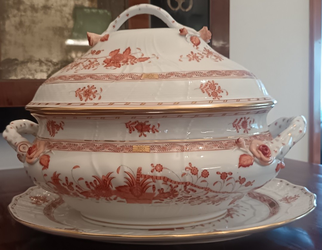 Soupière avec couvercle et plateau en porcelaine Herend début XXe siècle
