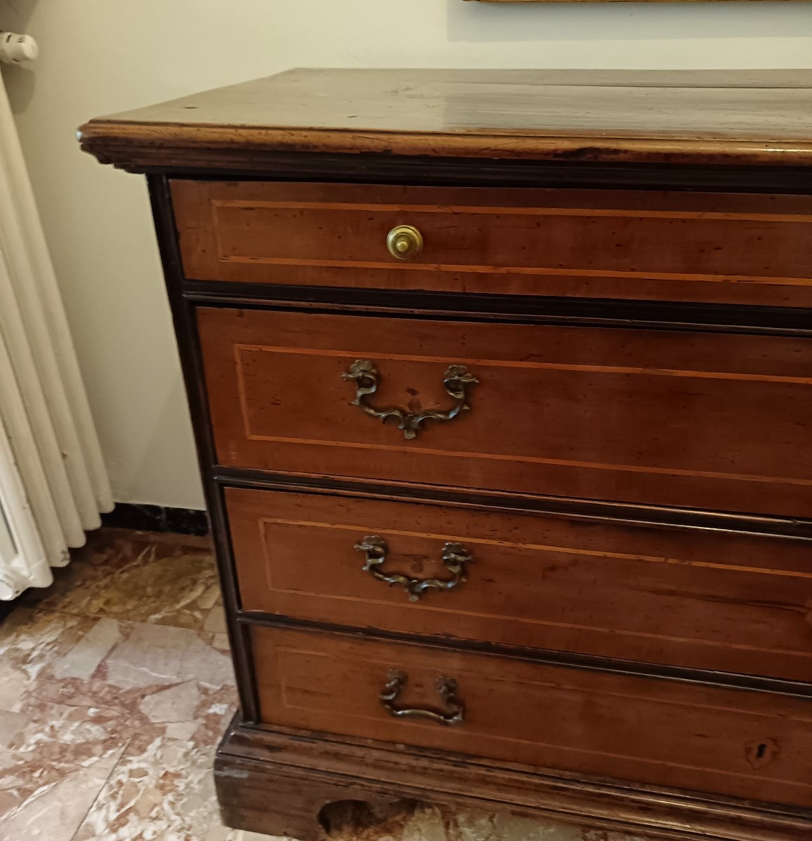 Commode Emilienne du XVIIIe siècle à 4 tiroirs en noyer blond plaqué-photo-2