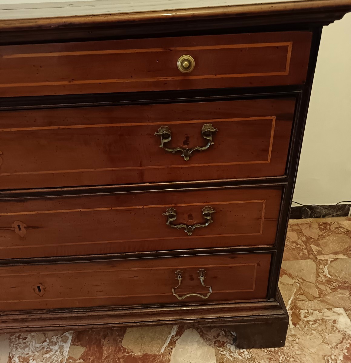 Commode Emilienne du XVIIIe siècle à 4 tiroirs en noyer blond plaqué-photo-3