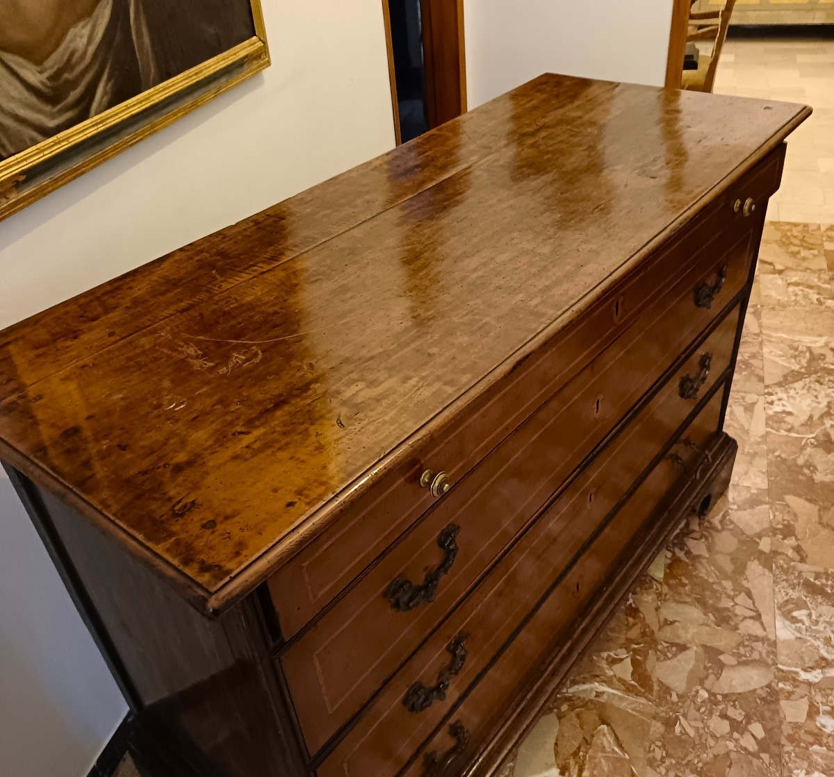Commode Emilienne du XVIIIe siècle à 4 tiroirs en noyer blond plaqué-photo-4