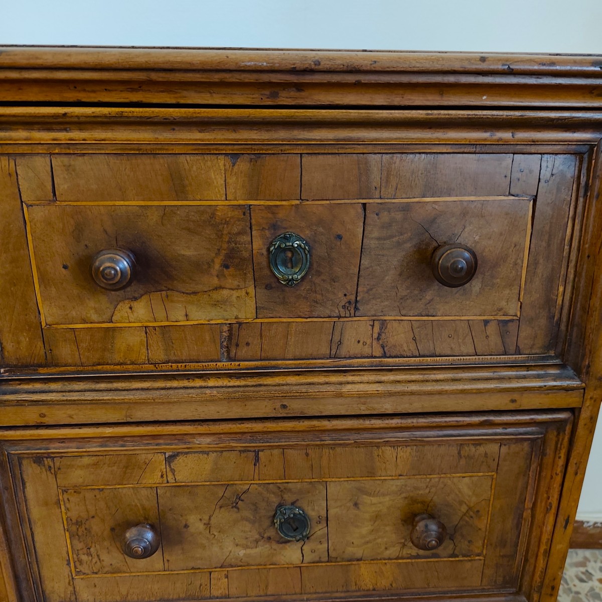 Rare 18th-century Bolognese Three-drawer Small Cabinet In Walnut-photo-4