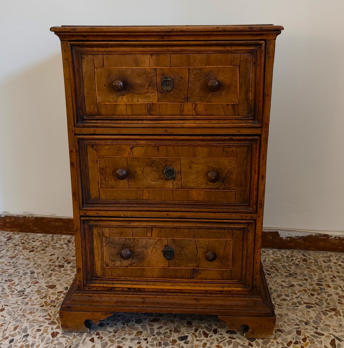 Rare 18th-century Bolognese Three-drawer Small Cabinet In Walnut