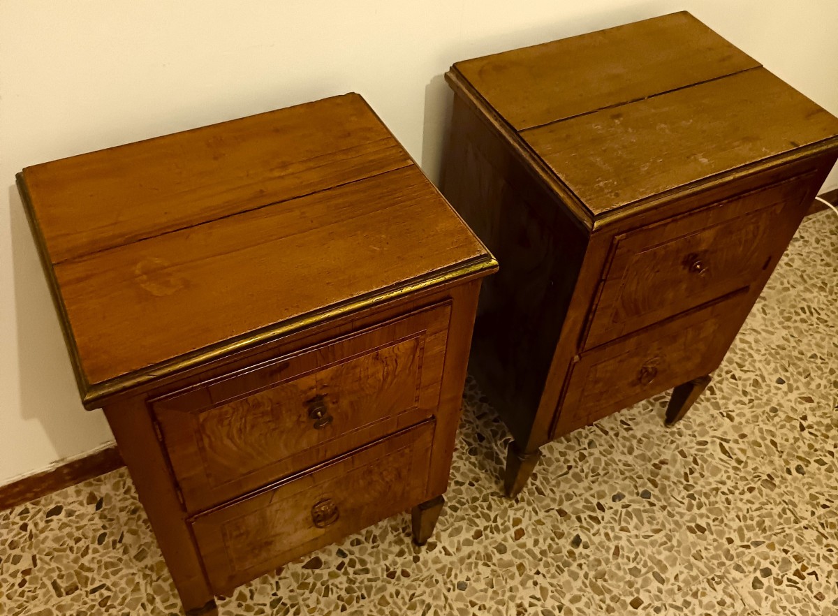 Pair Of 1790 Bolognese Walnut Nightstands-photo-1
