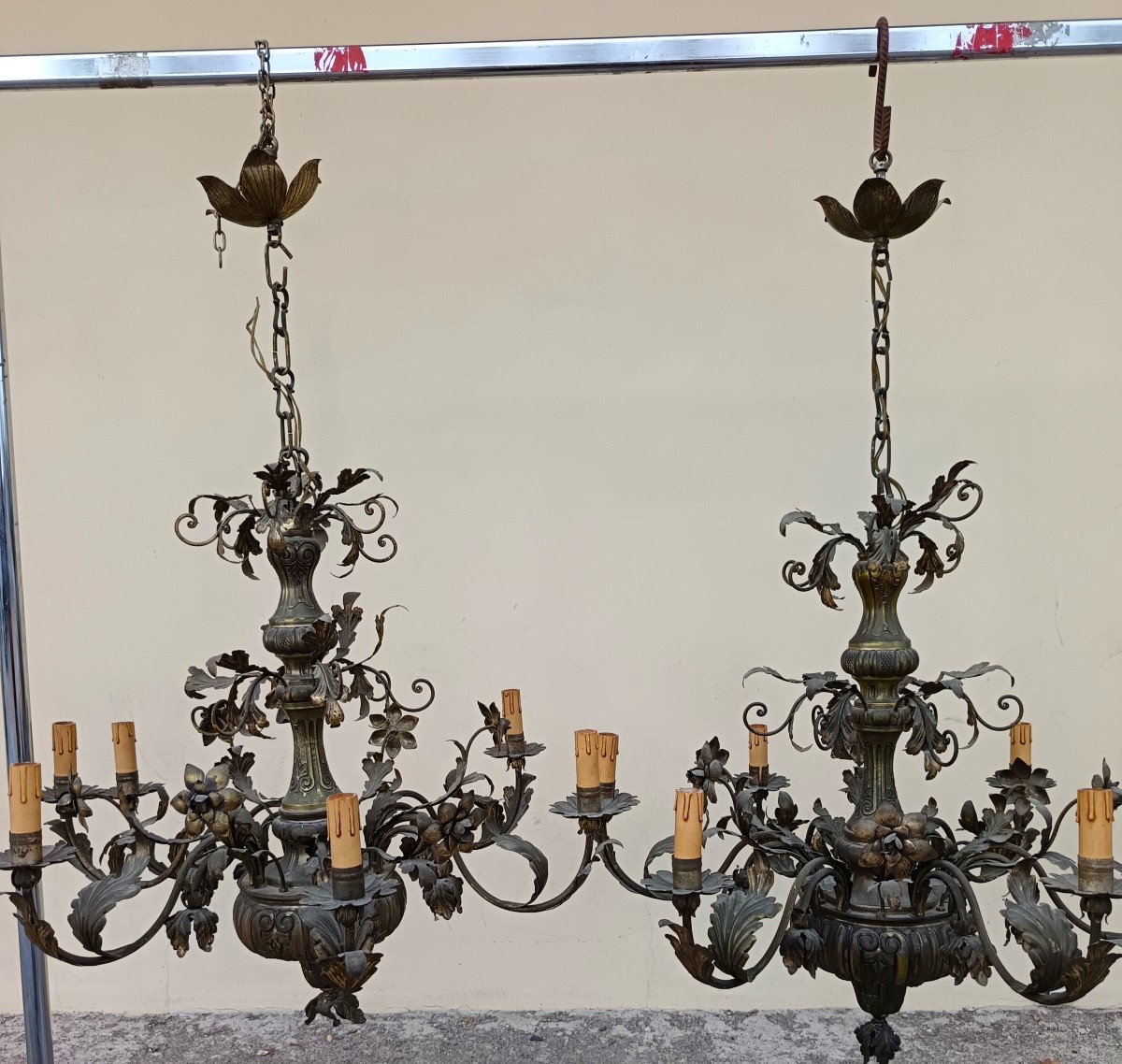 Paire de lustres 1850 en tôle de cuivre argentée