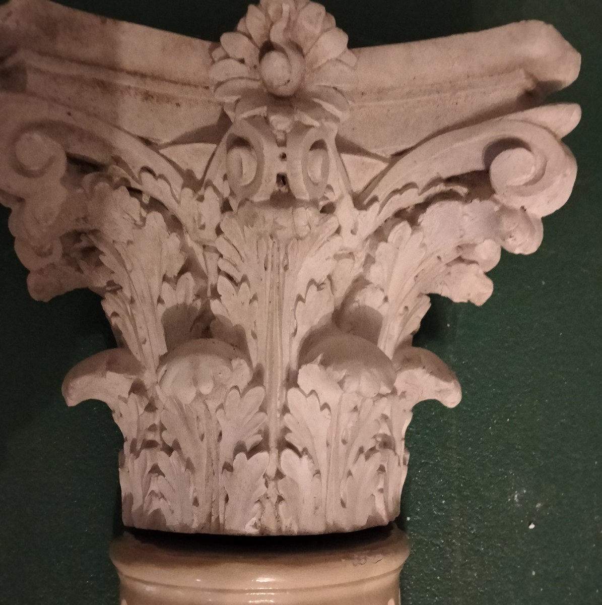 Columns With Capitals From 1930 In Plaster And Straw-photo-3