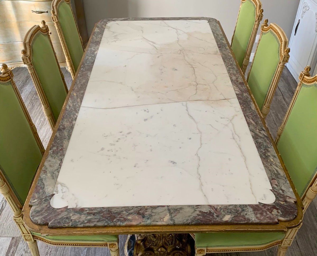 Table fin XIXe avec plateau en marbre et chapiteaux dorés et six chaises-photo-3