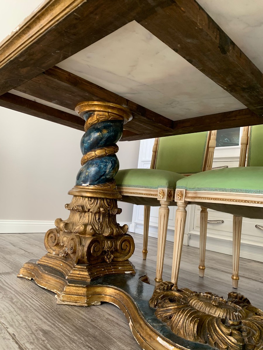 Table fin XIXe avec plateau en marbre et chapiteaux dorés et six chaises-photo-1