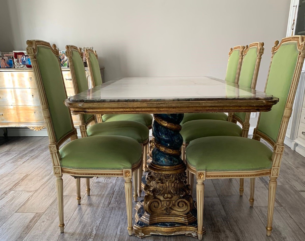 Table fin XIXe avec plateau en marbre et chapiteaux dorés et six chaises-photo-2