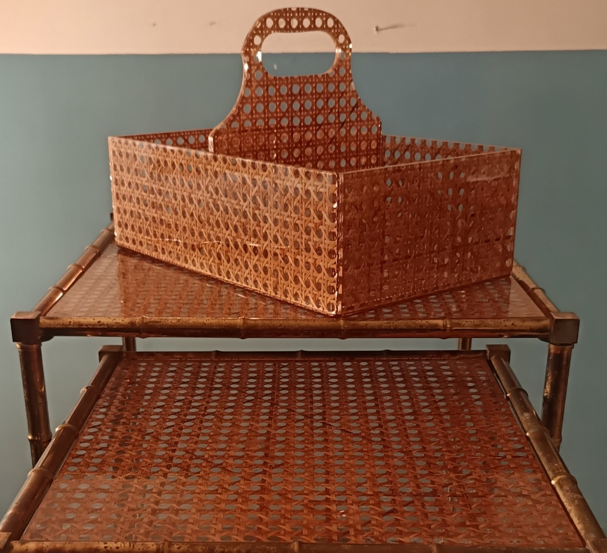 Porte-revues en plexiglas et paille de Vienne années 70-photo-3