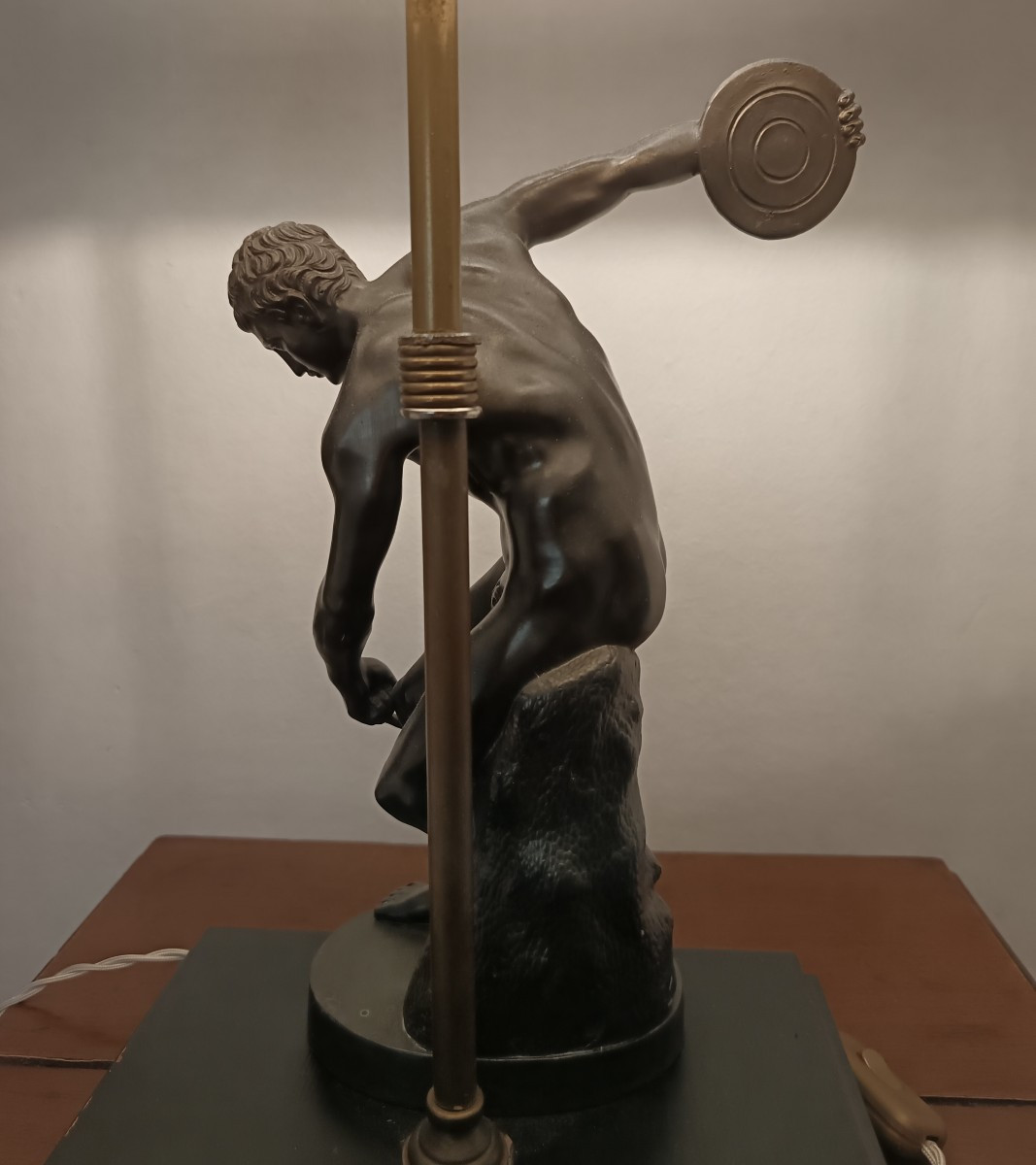 Lampe avec discobole en bronze du XIXe siècle-photo-1