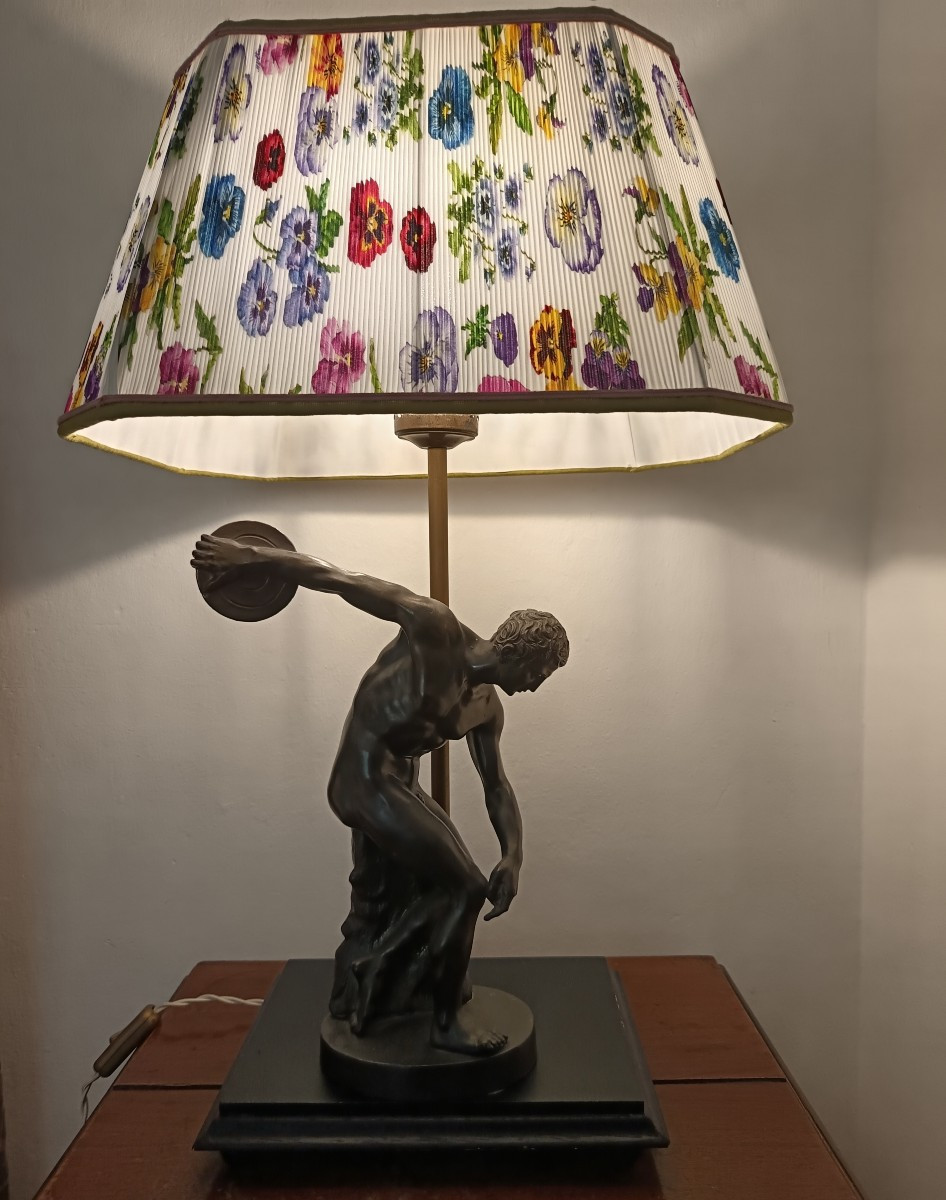 Lampe avec discobole en bronze du XIXe siècle