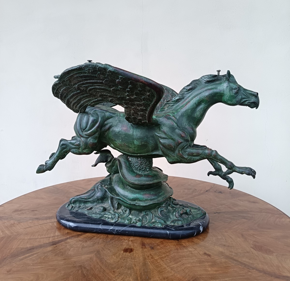Sculpture Rationaliste en bronze de 1930 Hippogriffe