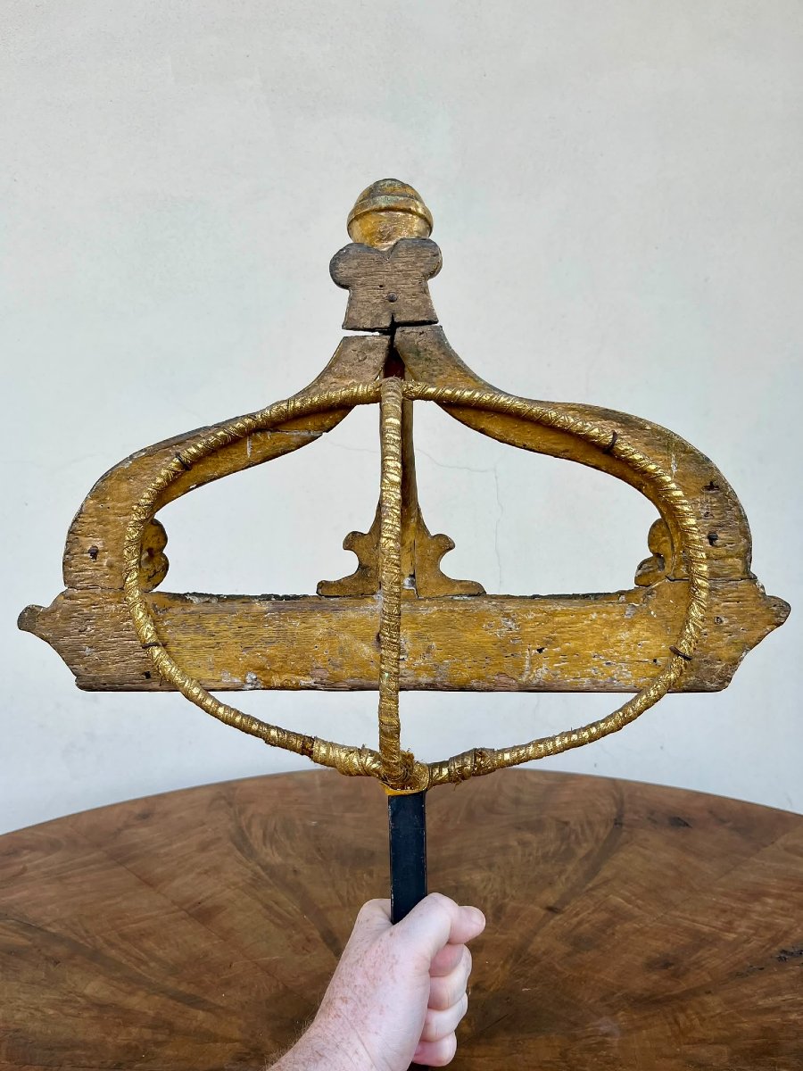 Couronne en bois doré à l'or fin pour lit du XVIIIe siècle-photo-4