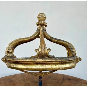 Couronne en bois doré à l'or fin pour lit du XVIIIe siècle